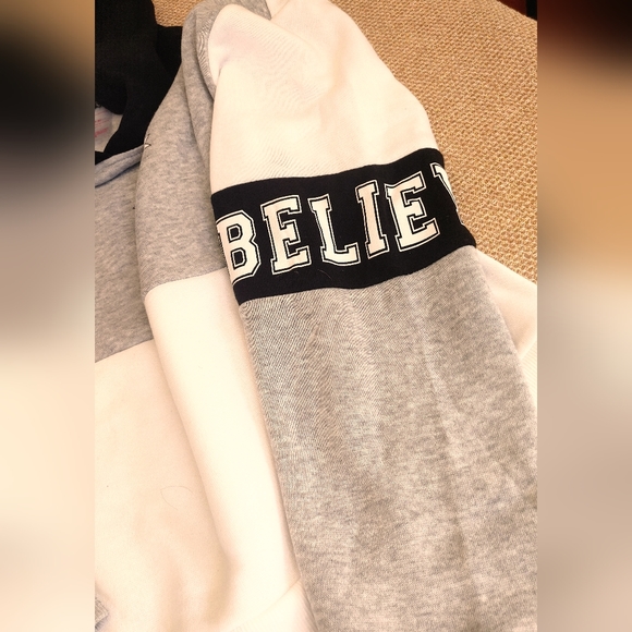 NWT Girl's Sweatshirt. Sz M - Picture 5 of 6